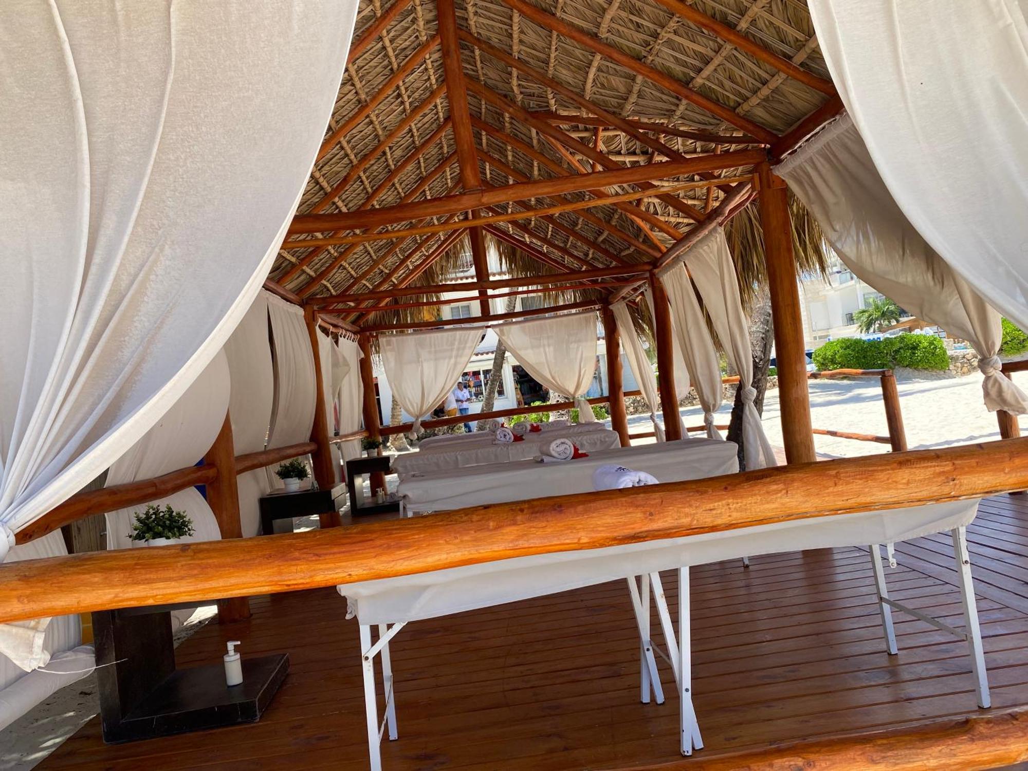 Villa Luxury Pool And Bbq In San Juan Lakes Colales Rd