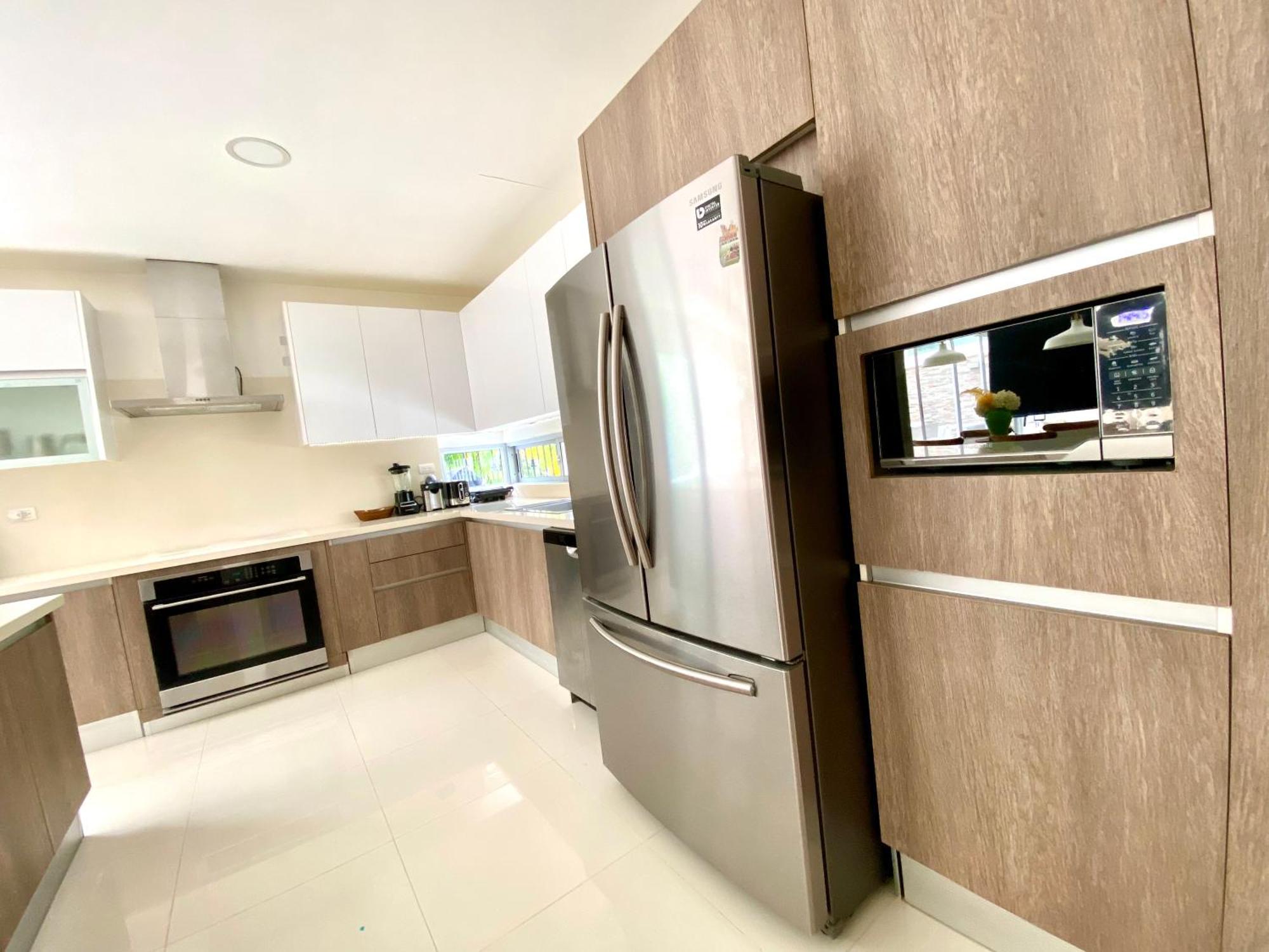 Luxury Pool And Bbq In San Juan Lakes Colales Rd *