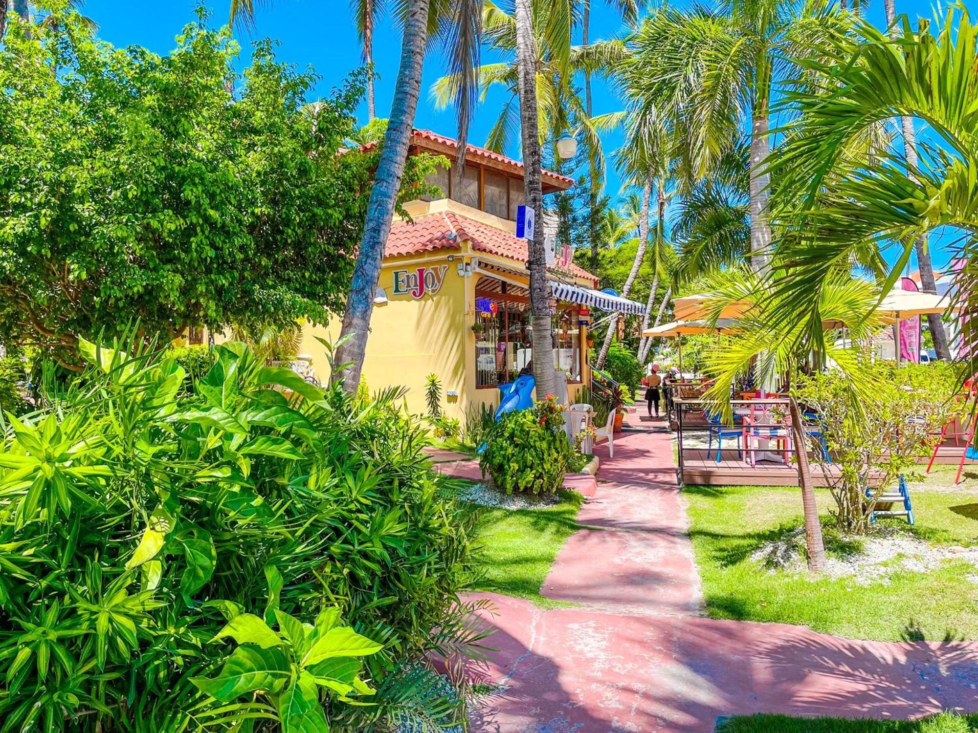 Caribbean Pool Vacation Wifi Club &