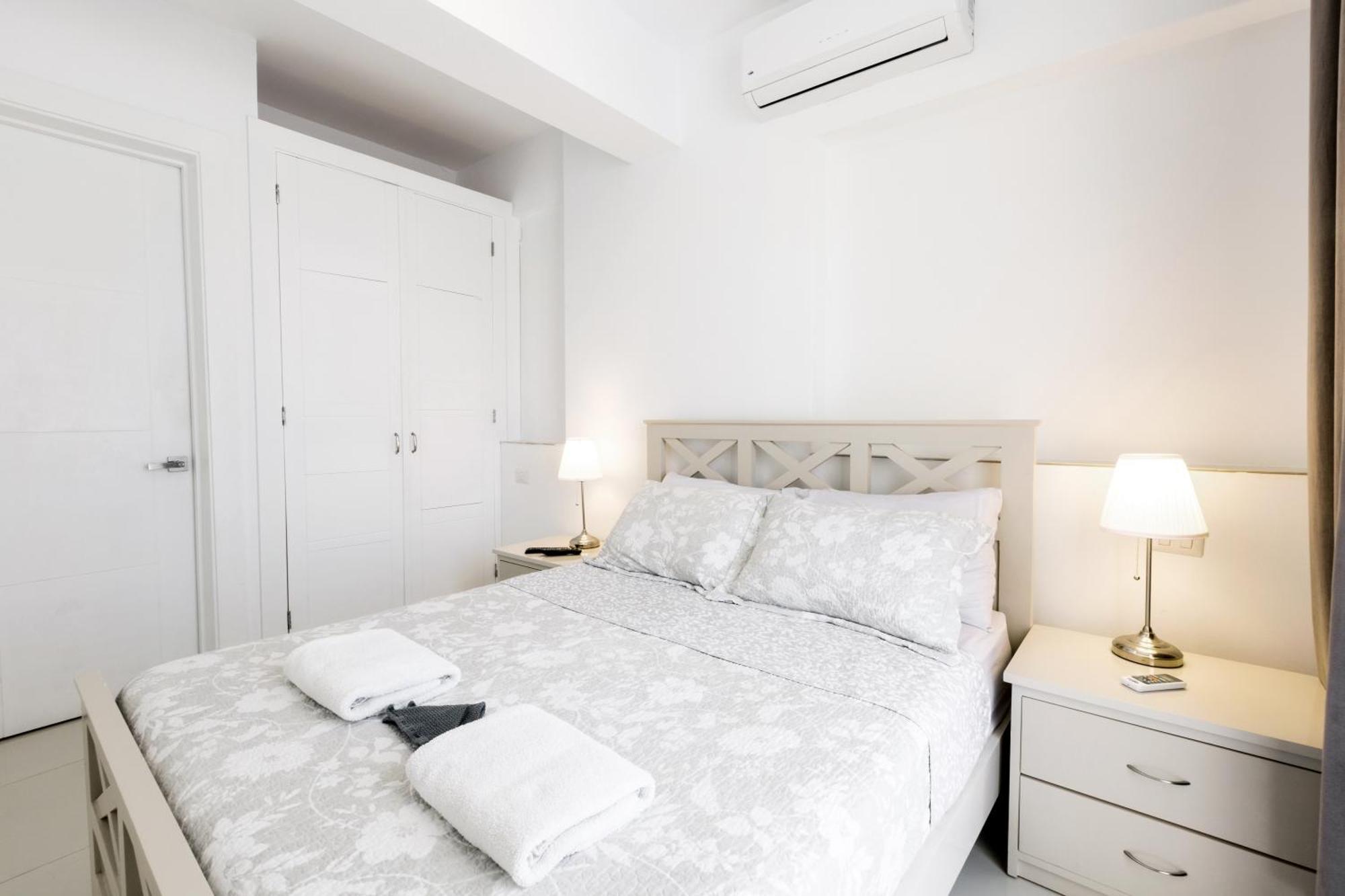 Serenara Studios And Suites - Los Corales Beach - Great Location With Many Restaurants *