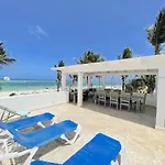 Beachfront Ocean View Condo 8 people WiFi PickUp