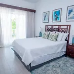 Luxury And Comfort Golf & Pool