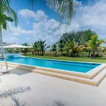 Luxury And Comfort Golf & Pool