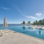 Punta Palmera Beach Front With Private Cold Jacuzzi