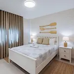 Luxurious 2Br 2Ba 3 Min From The Beach