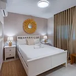 Luxurious 2Br 2Ba 3 Min From The Beach