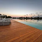Tropical Apartment King Bed Artificial Beach And Golf Course