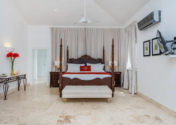 Paradise Luxury Villa With Huge Pool And Jacuzzi