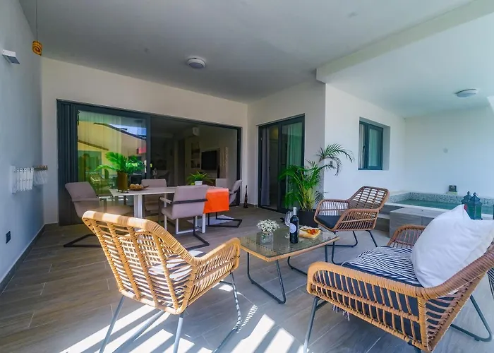 Beach Garden 2 - Luxury Apartments