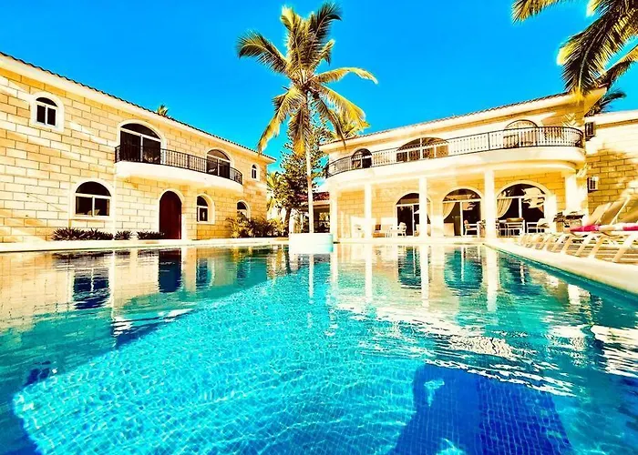 10Br Beach Villa Andiamo With Chef, Jacuzzi & Maid