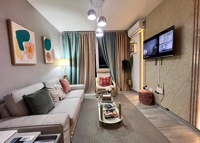Lovely 3 Bedroom Condo Near Downtown And Foodies