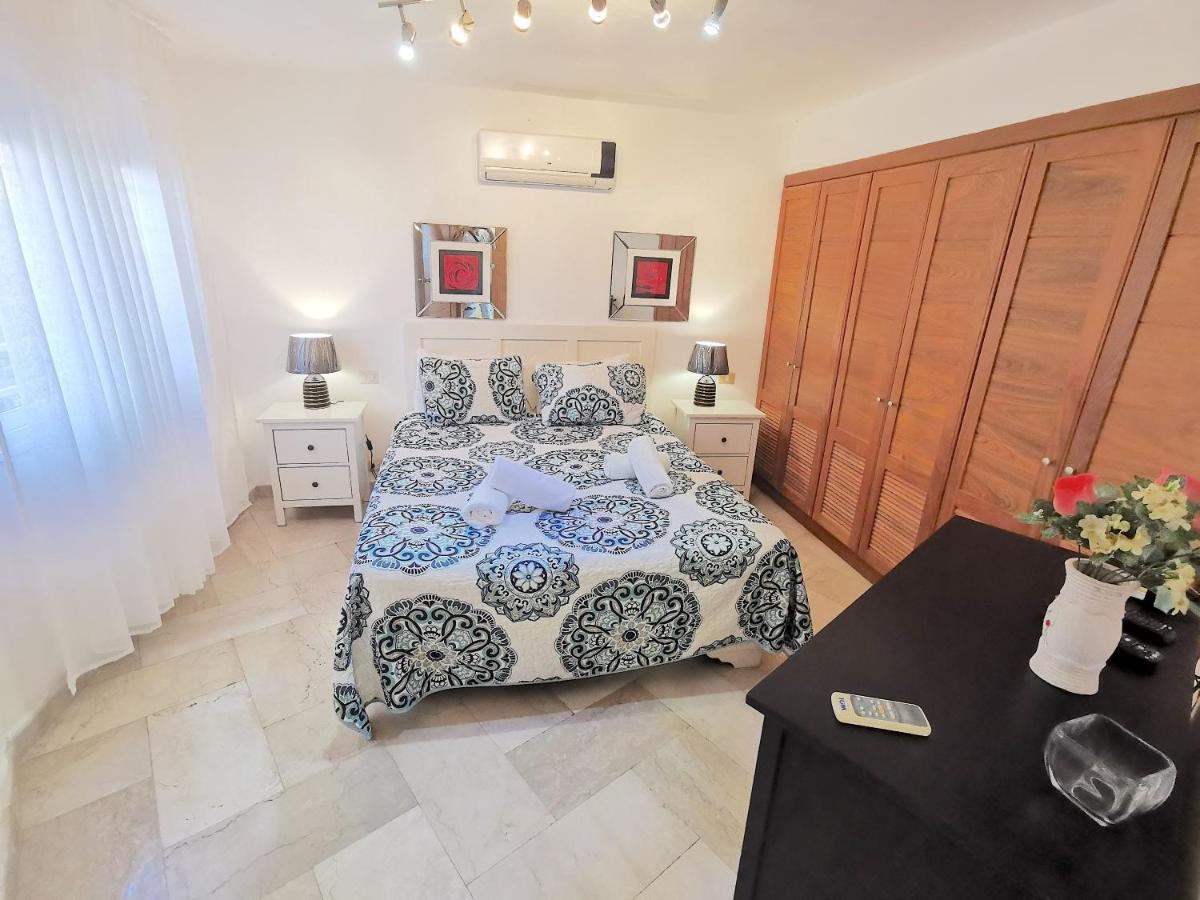 Beachfront Ocean View 8 People Wifi Pickup Villa