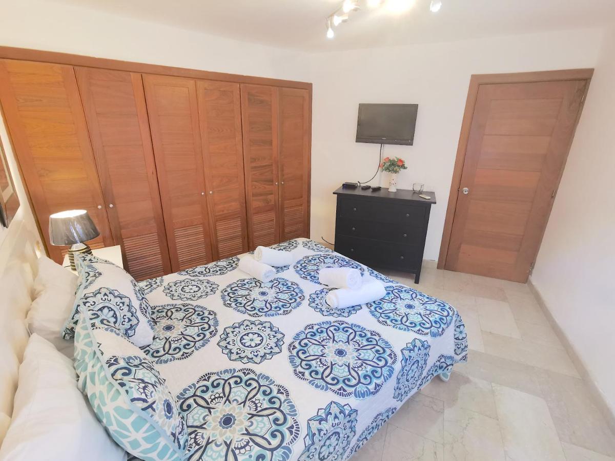 Beachfront Ocean View 8 People Wifi Pickup Villa *