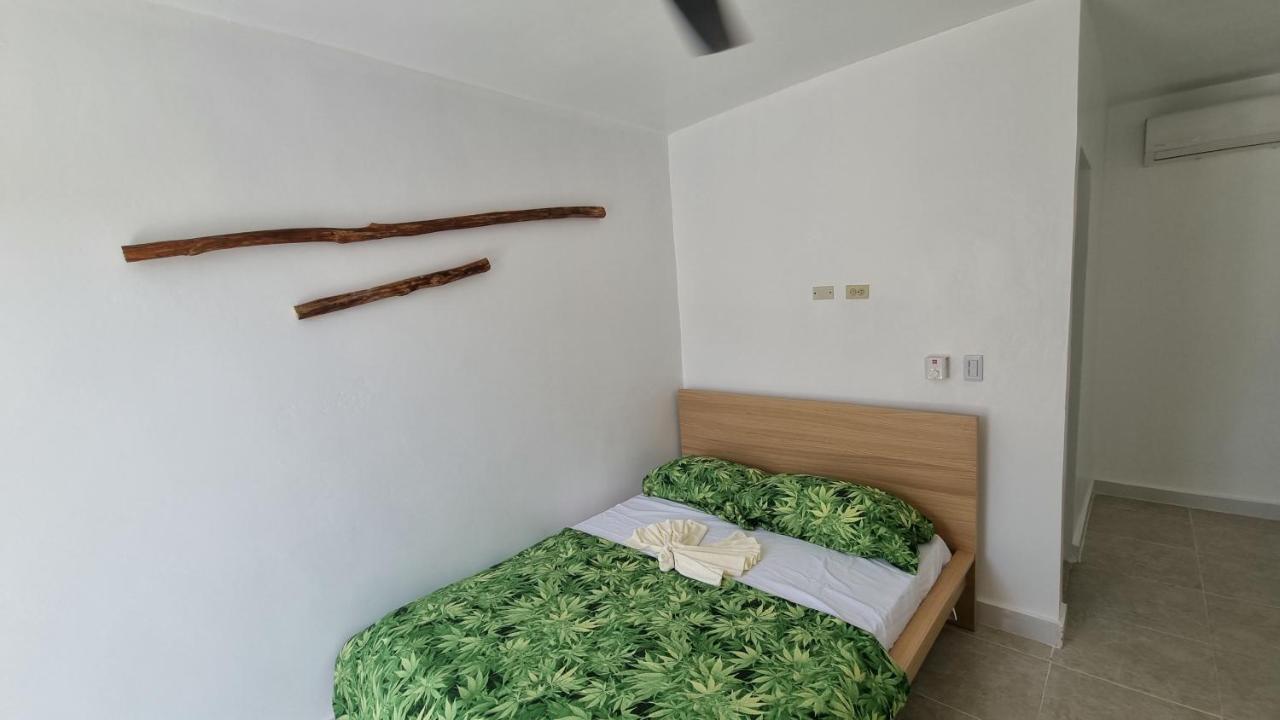 Unique And Quiet La Botanica Tropical Guest house