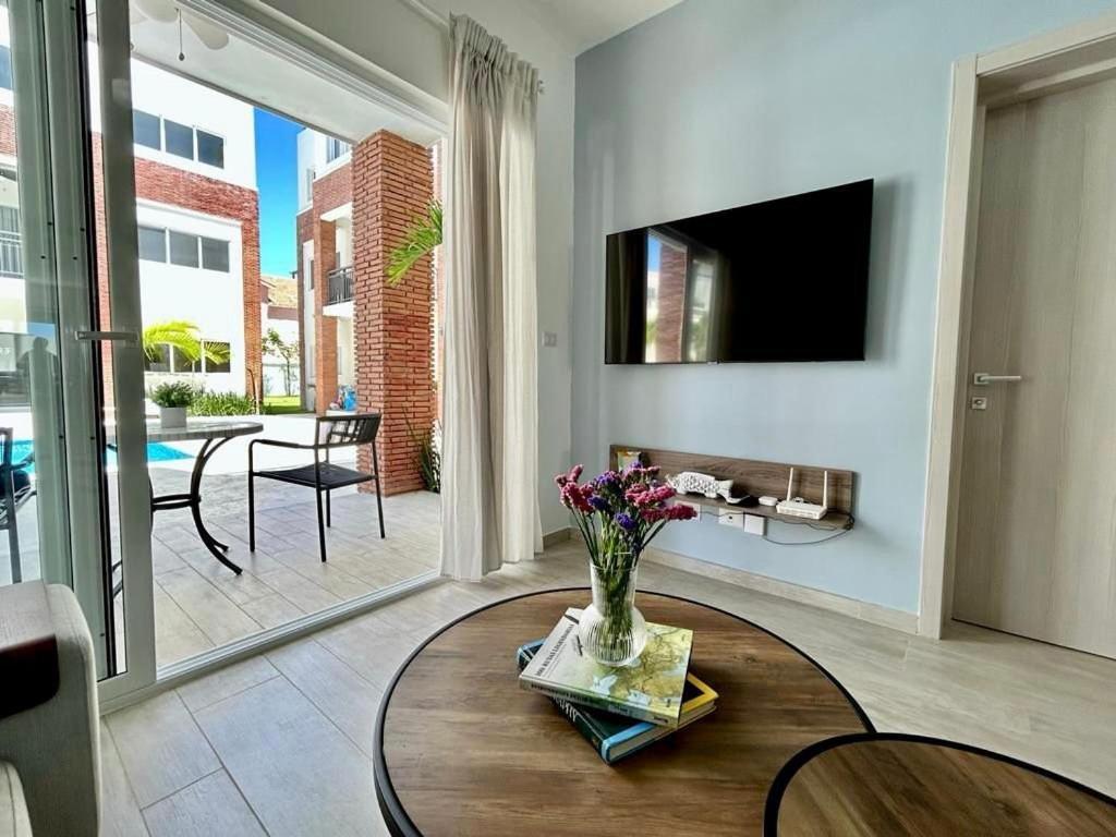 Charming 2bdr Pool View Walking To Bavaro Apartamento *