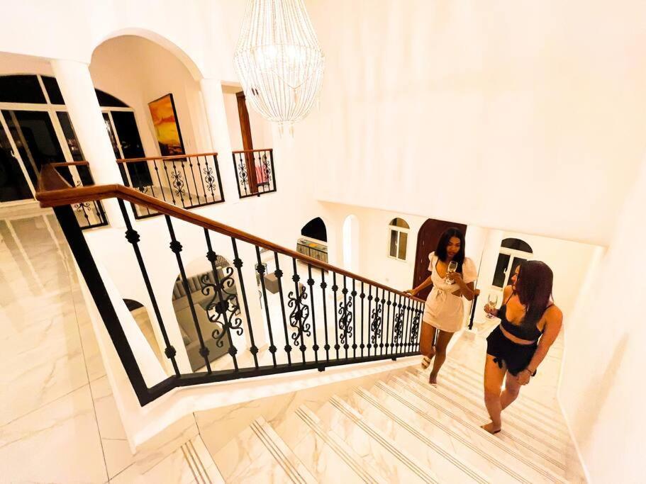 Villa 10br Beach Andiamo With Chef, Jacuzzi & Maid *