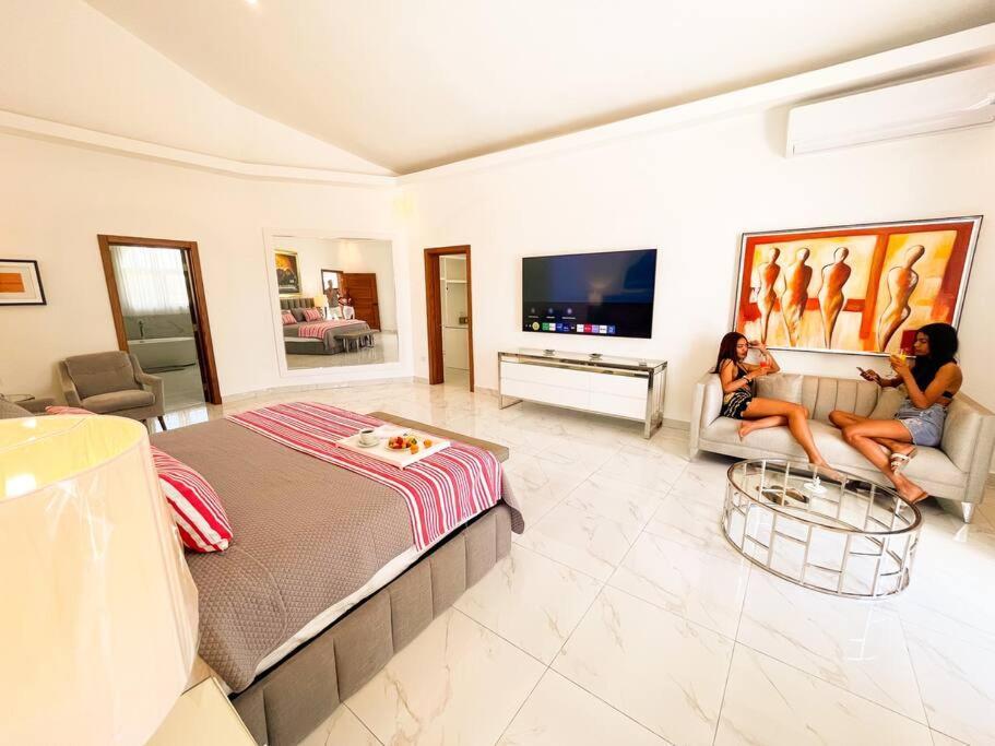 10br Beach Andiamo With Chef, Jacuzzi & Maid