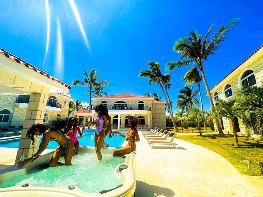 Villa 10br Beach Andiamo With Chef, Jacuzzi & Maid Punta Cana