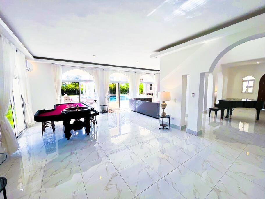 10br Beach Andiamo With Chef, Jacuzzi & Maid Villa Punta Cana