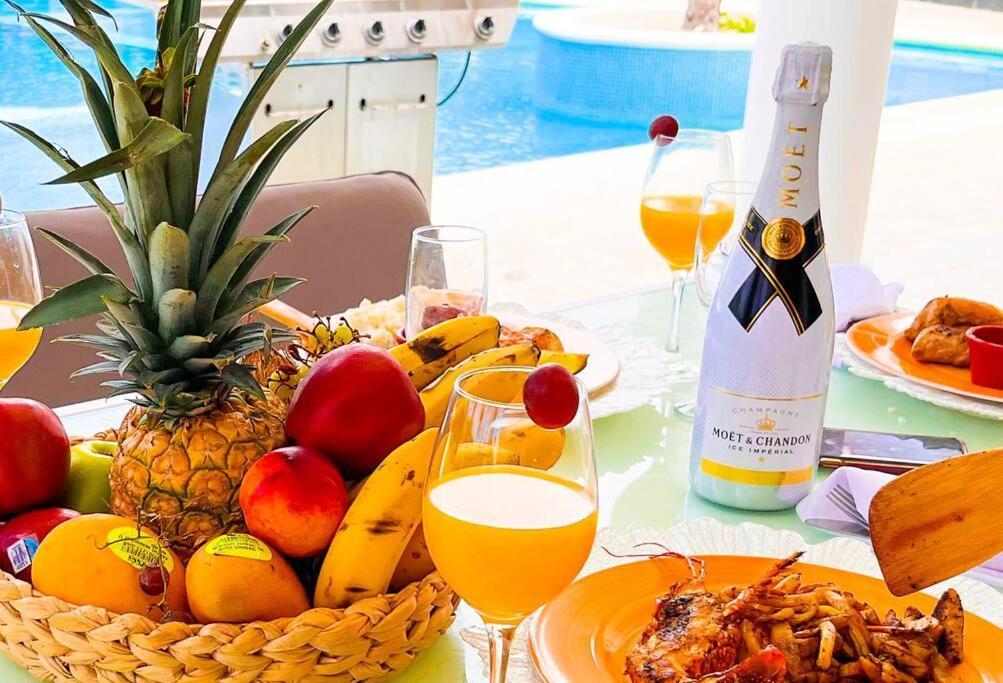 10br Beach Andiamo With Chef, Jacuzzi & Maid Villa *