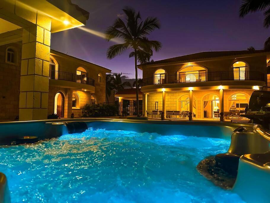 10br Beach Andiamo With Chef, Jacuzzi & Maid *