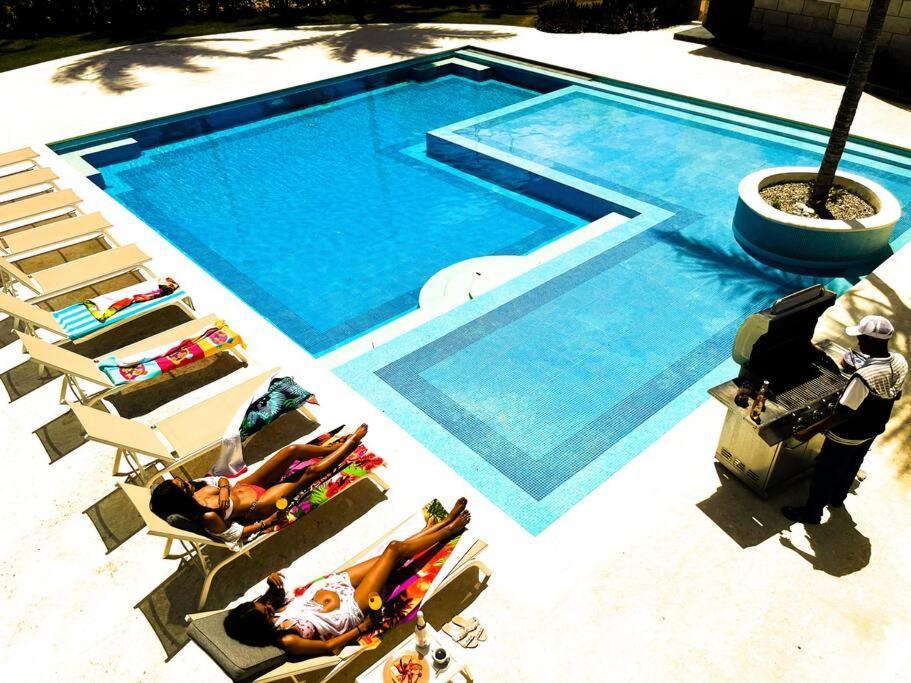 10br Beach Andiamo With Chef, Jacuzzi & Maid Villa *