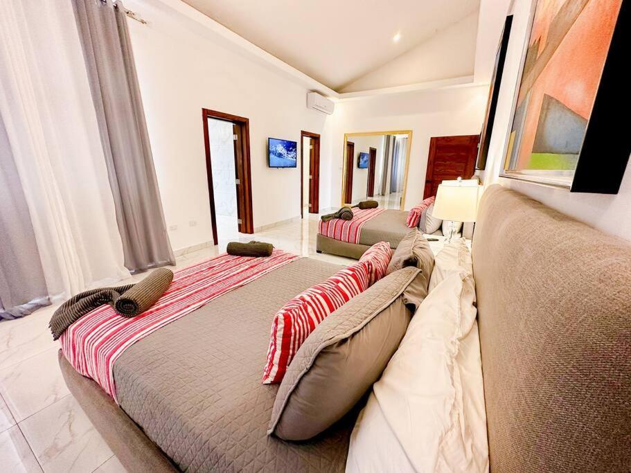 10br Beach Andiamo With Chef, Jacuzzi & Maid Villa *