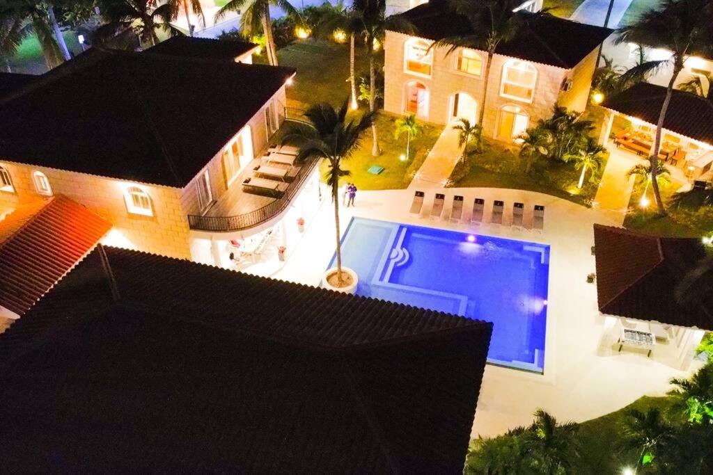 10br Beach Andiamo With Chef, Jacuzzi & Maid