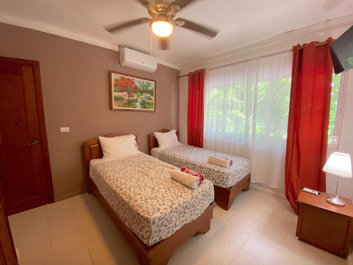 Corales Villas And Suites - Club, Spa, Restaurants