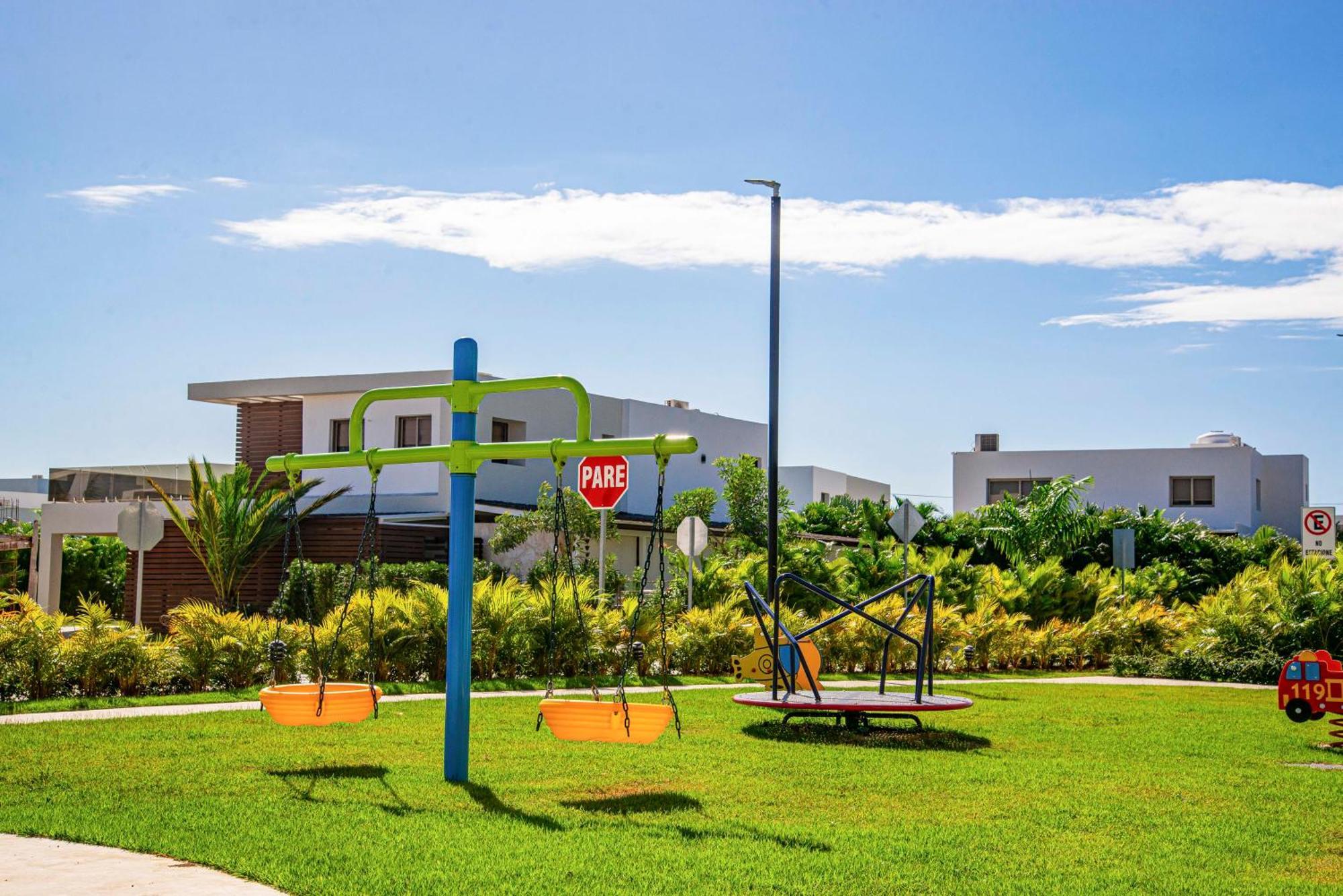 Villa Beautiful Village 3 Bedrooms Furnished Pool Residencial Velero