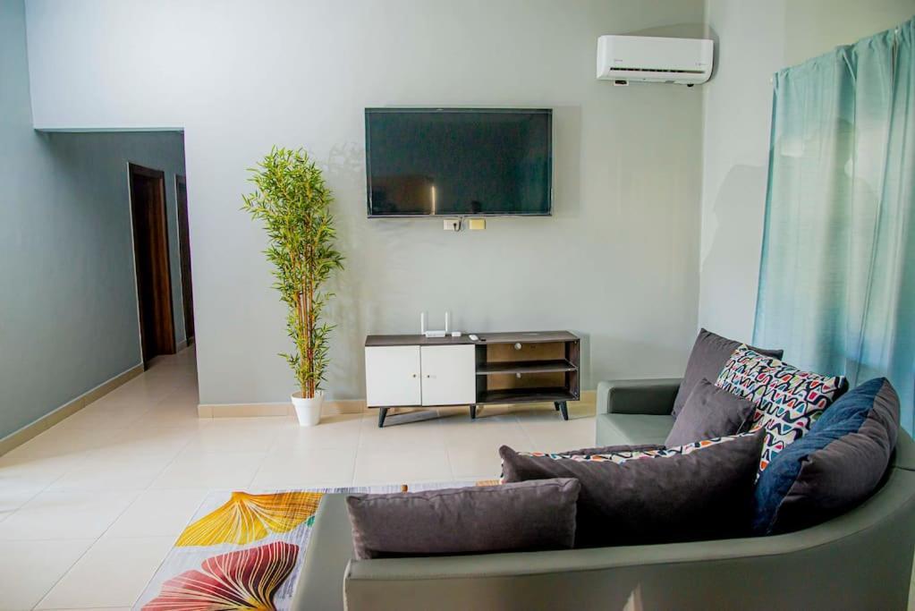 Beautiful Village 3 Bedrooms Furnished Pool Residencial Velero