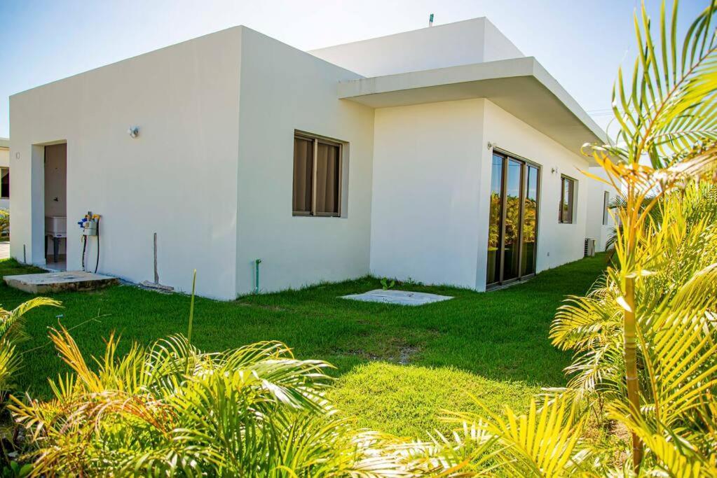 Villa Beautiful Village 3 Bedrooms Furnished Pool Residencial Velero