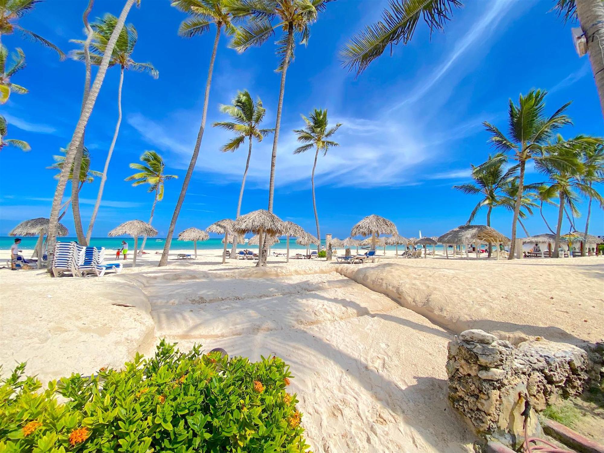 Corales Villas And Suites - Club, Spa, Restaurants Hotel