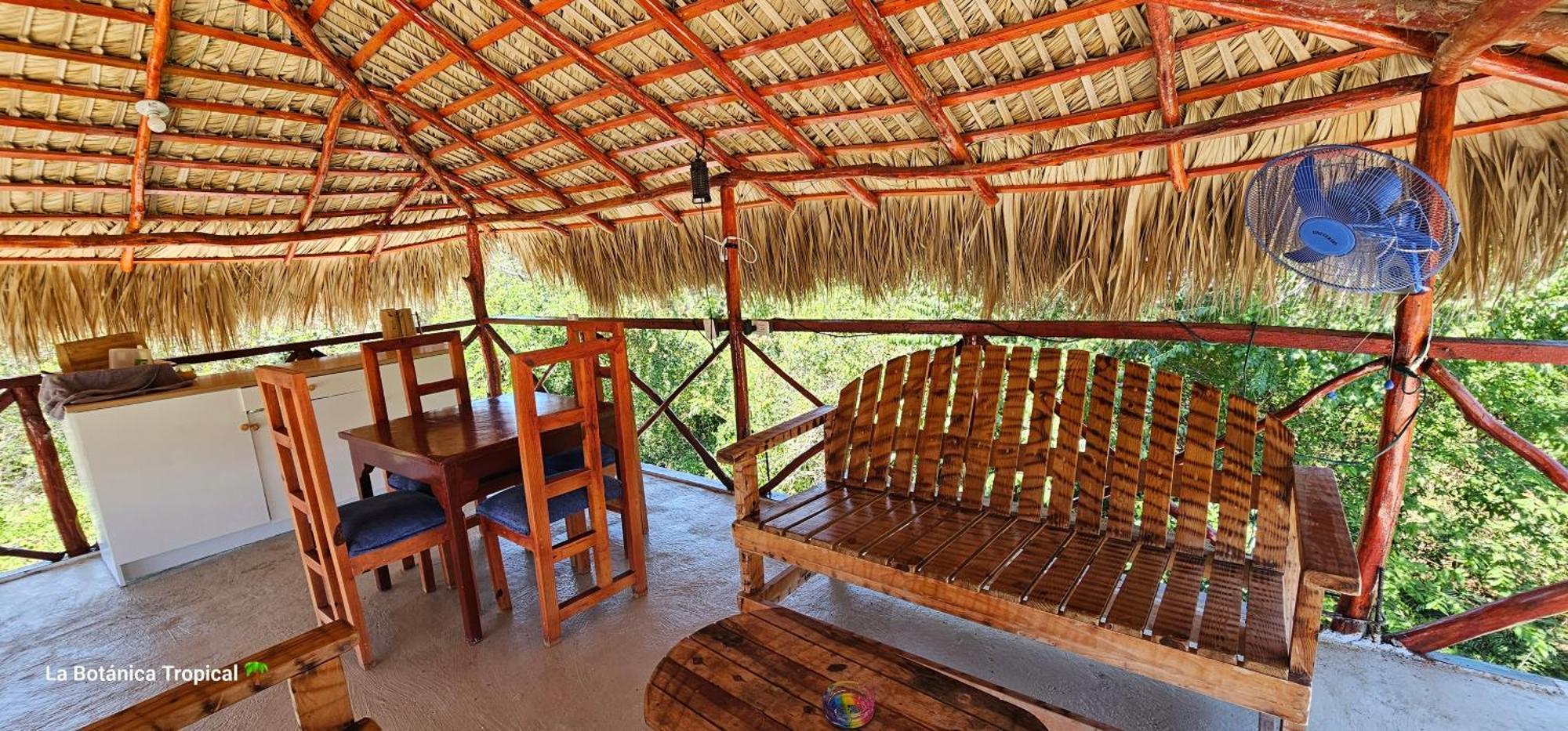 Unique And Quiet La Botanica Tropical Guest house