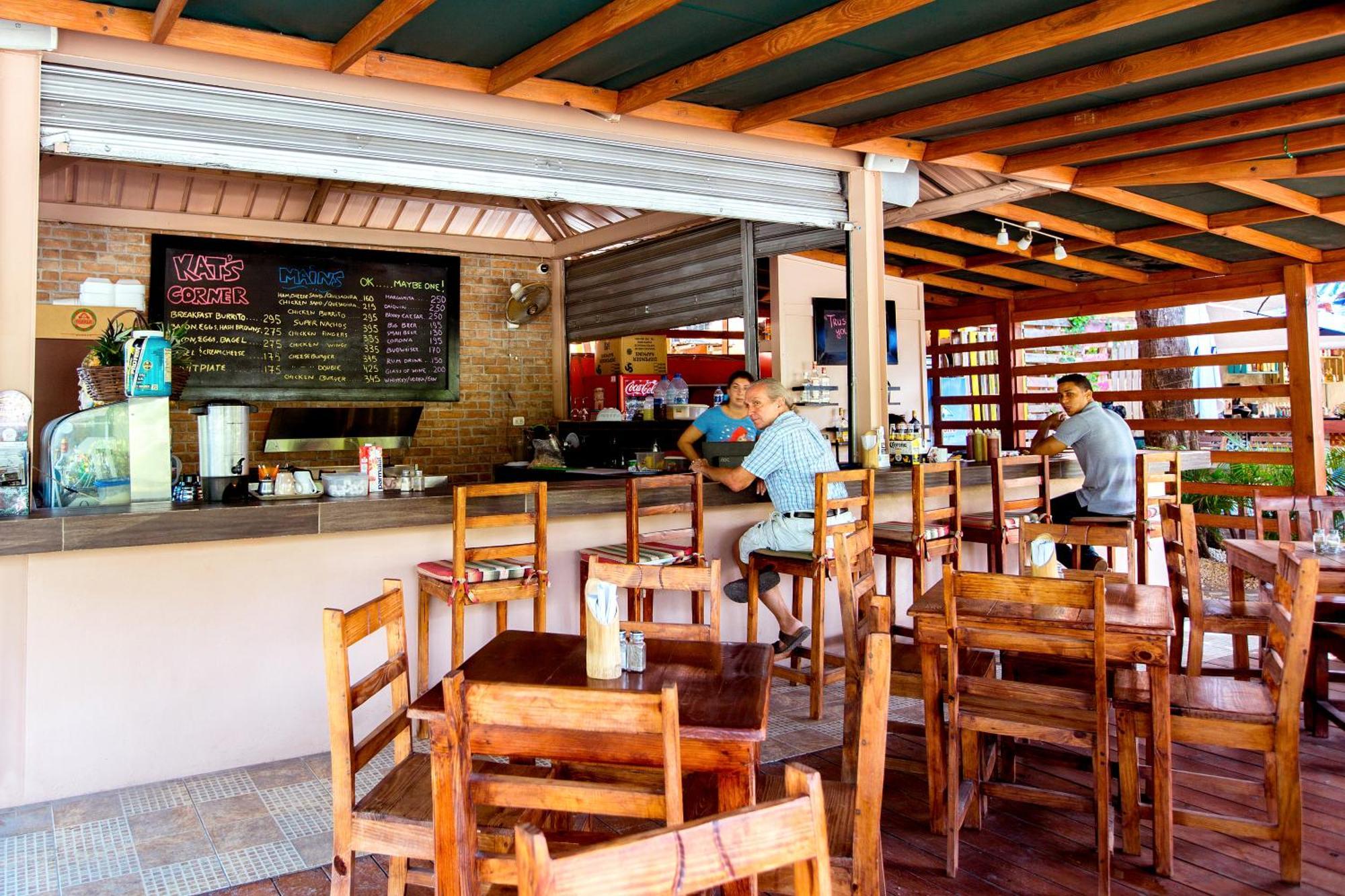 Hotel Tropicana Deluxe Beach Club And Pool - Playa Los Corales