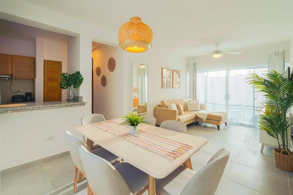White Sands Condo, Beach, Wi-fi, Pool Apartamento
