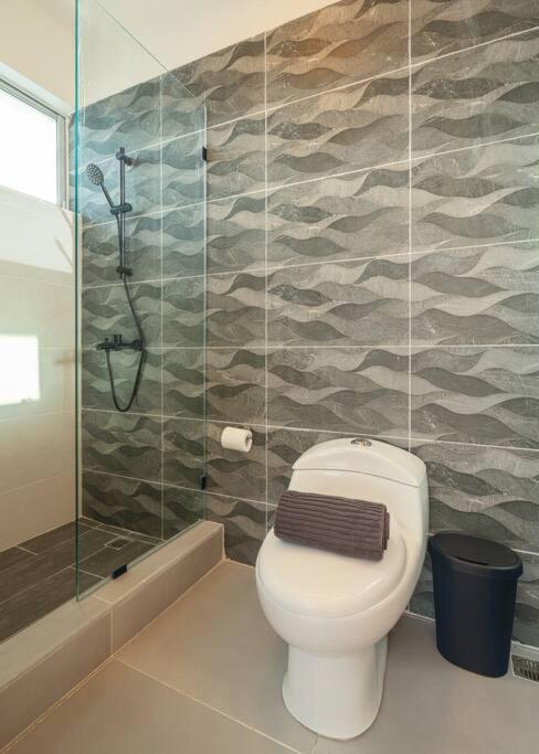 White Sands Condo, Beach, Wi-fi, Pool *
