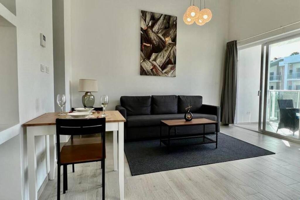 Paseo Playa Coral A-301 Apartamento *