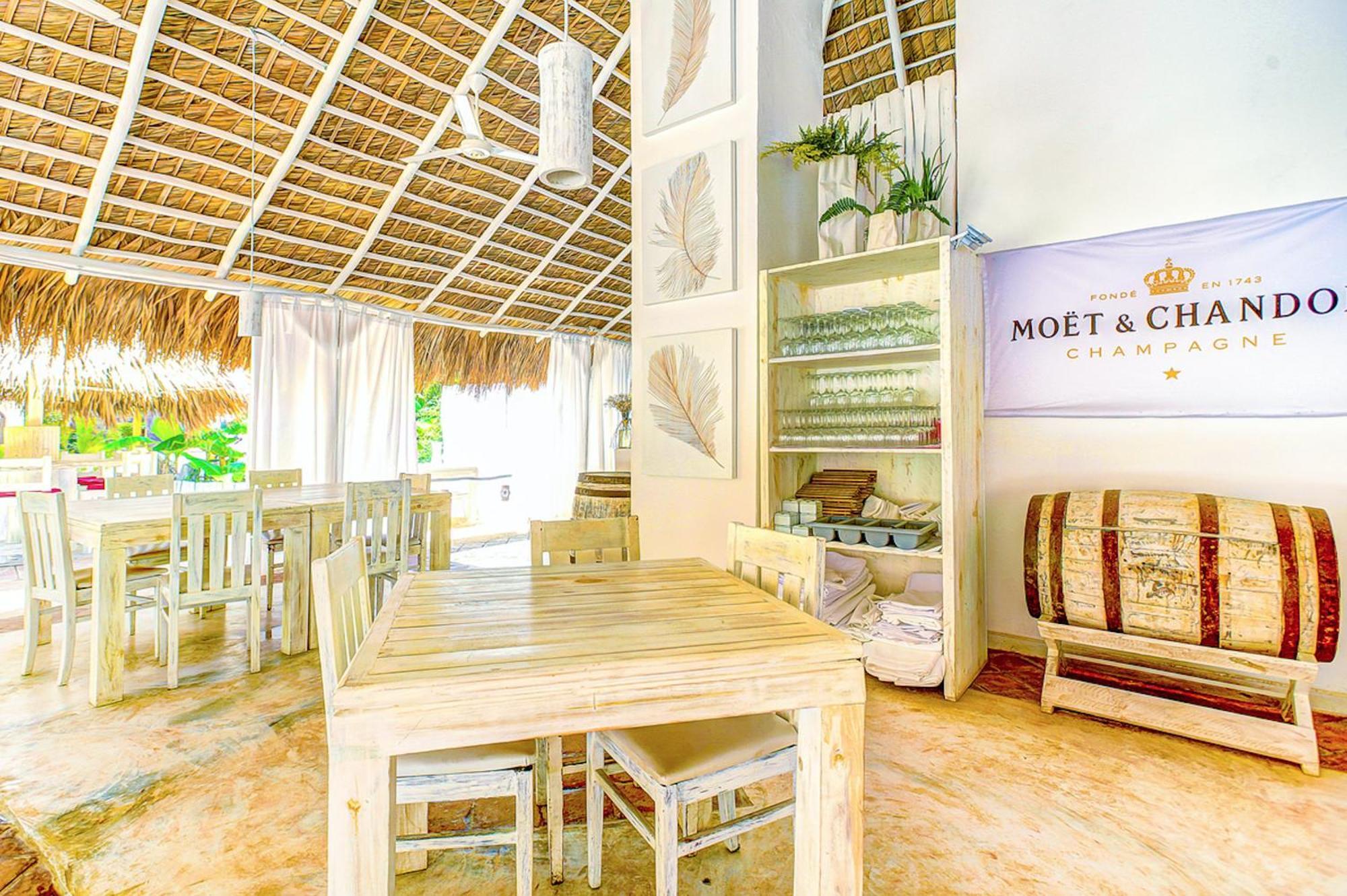 Hotel Tropicana Deluxe Beach Club And Pool - Playa Los Corales Punta Cana