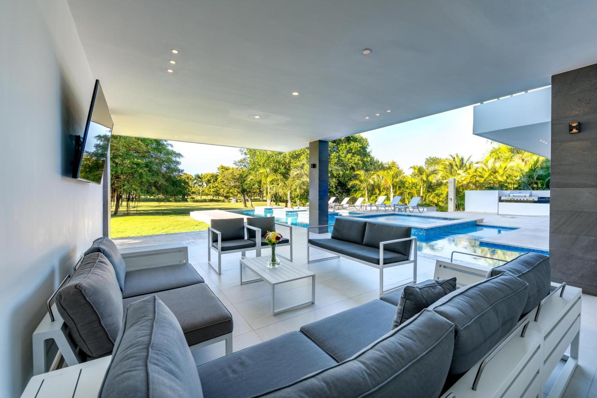 Modern Brand New With Pool, Jacuzzi, Chef At Cocotal Golf & Country Club Villa *