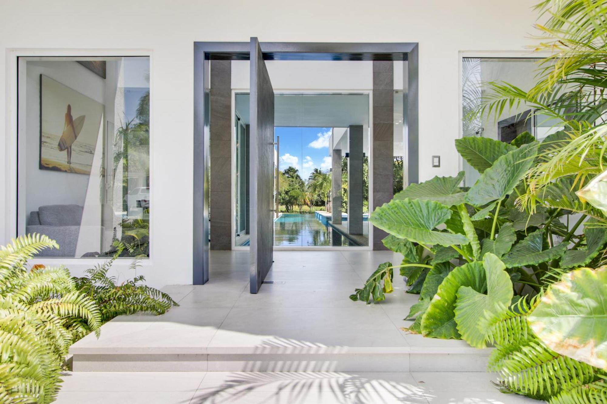 Modern Brand New With Pool, Jacuzzi, Chef At Cocotal Golf & Country Club Punta Cana