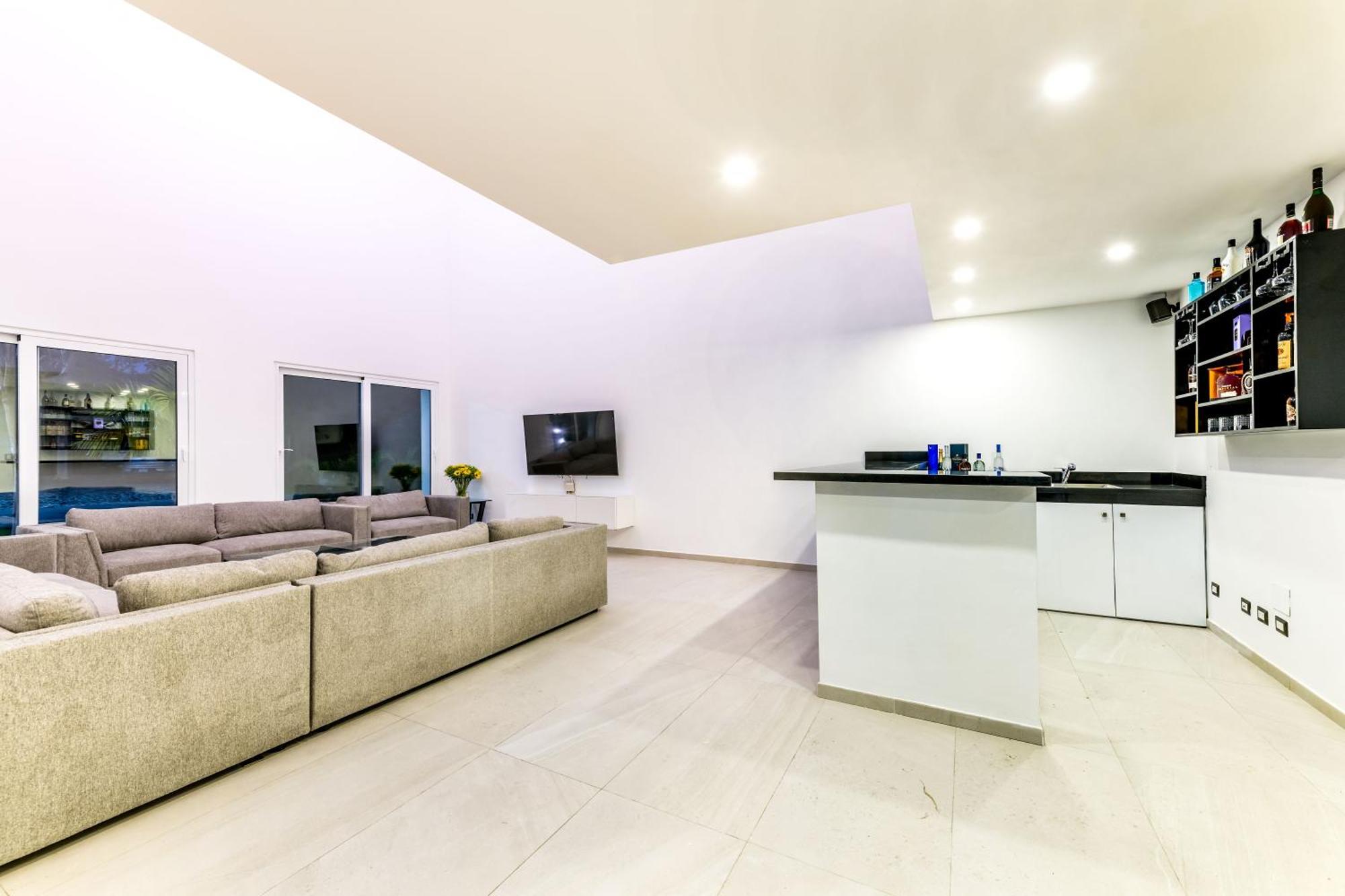 Modern Brand New With Pool, Jacuzzi, Chef At Cocotal Golf & Country Club