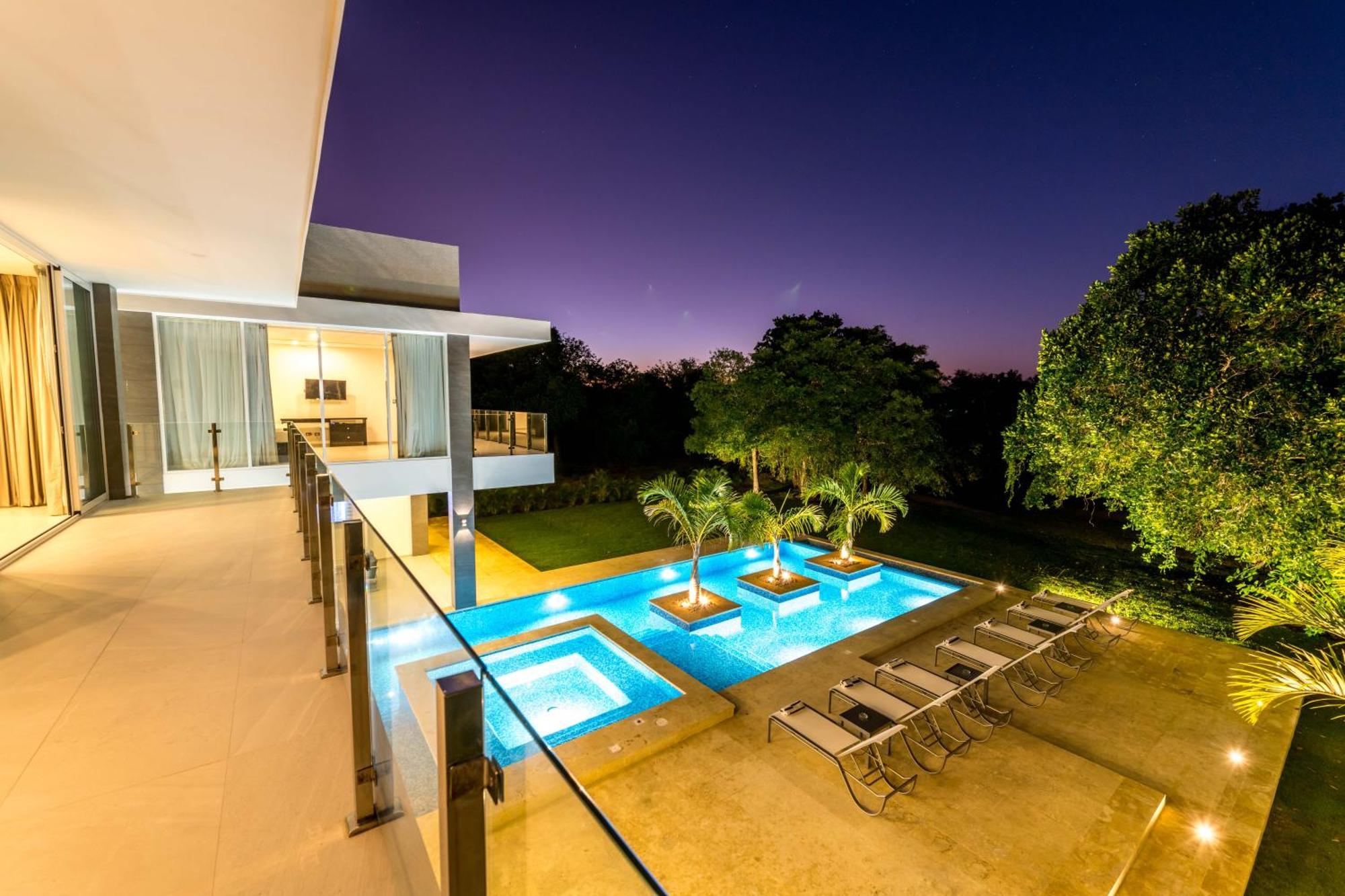 Modern Brand New With Pool, Jacuzzi, Chef At Cocotal Golf & Country Club Villa *