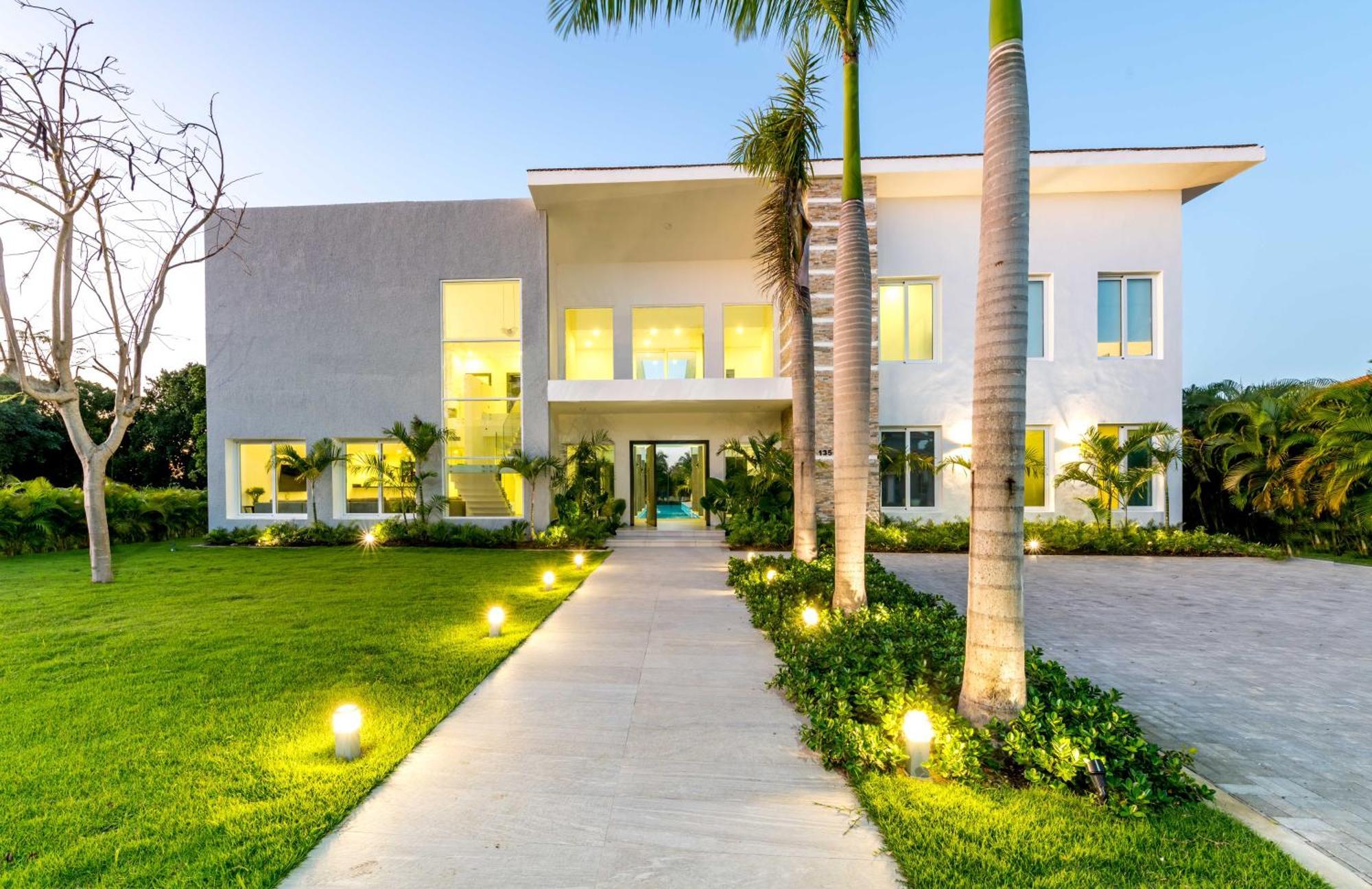 Modern Brand New With Pool, Jacuzzi, Chef At Cocotal Golf & Country Club * Punta Cana