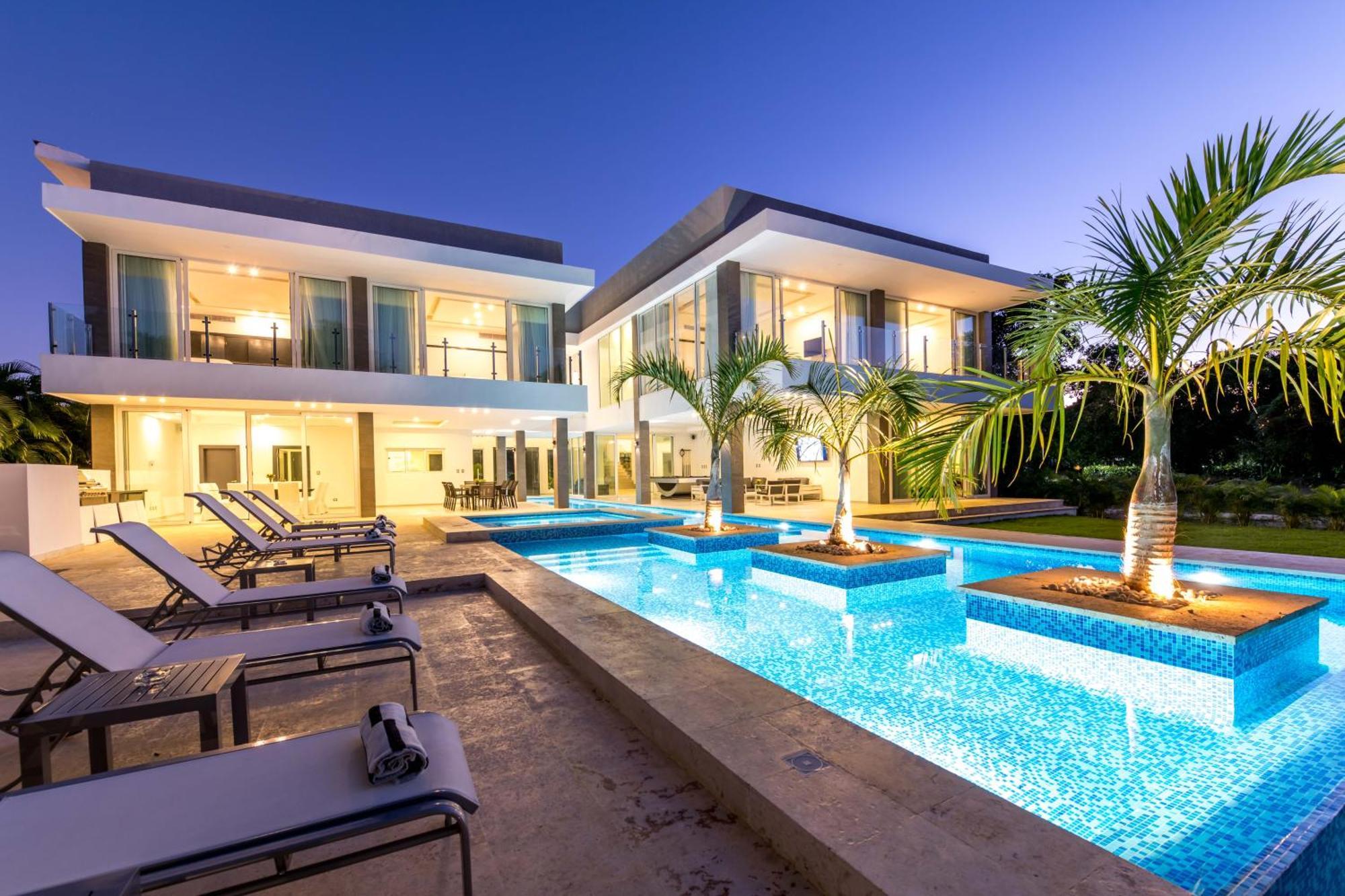 Modern Brand New With Pool, Jacuzzi, Chef At Cocotal Golf & Country Club Villa *