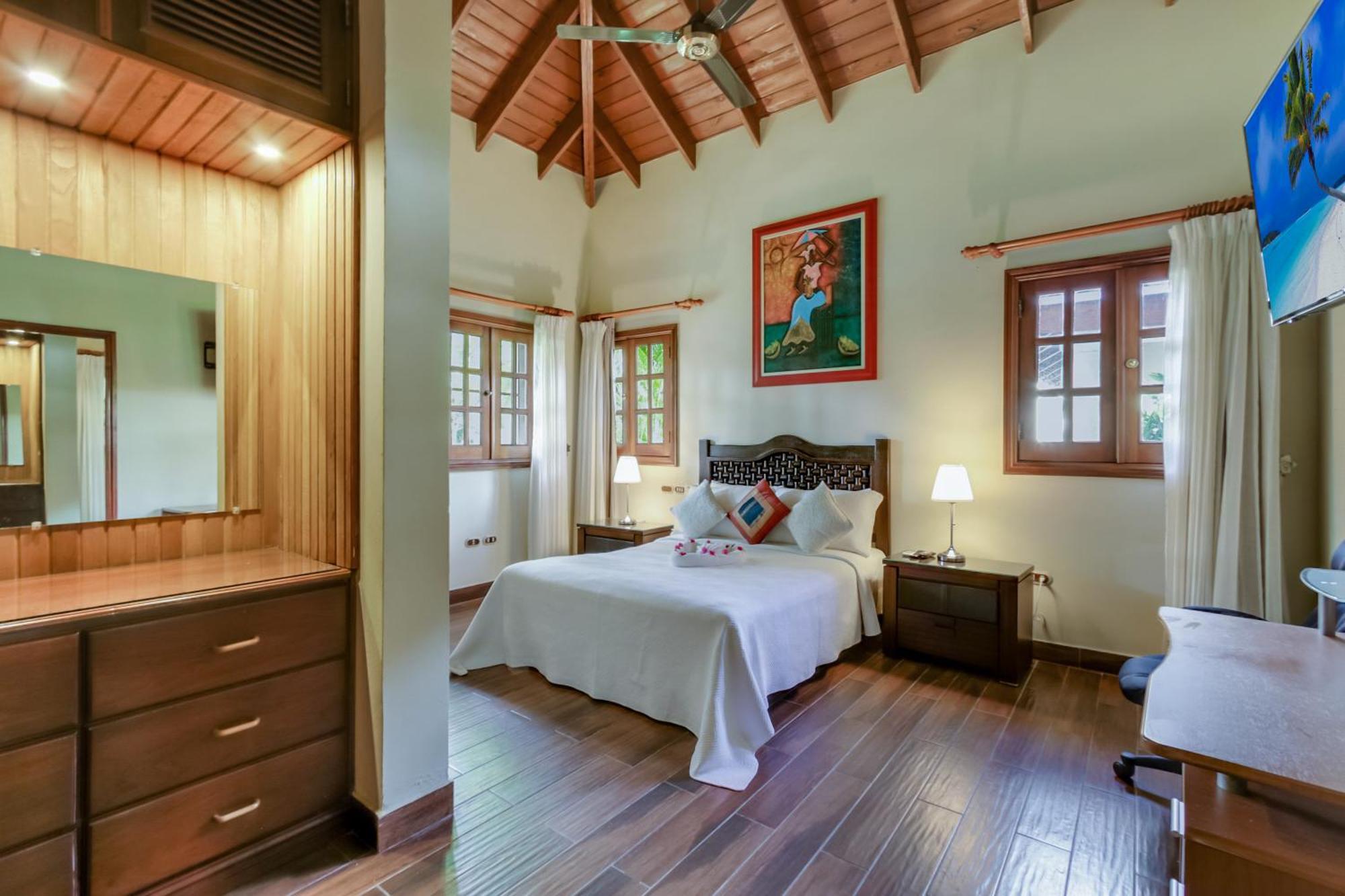Beautiful With Pool, Gym & Maid Villa