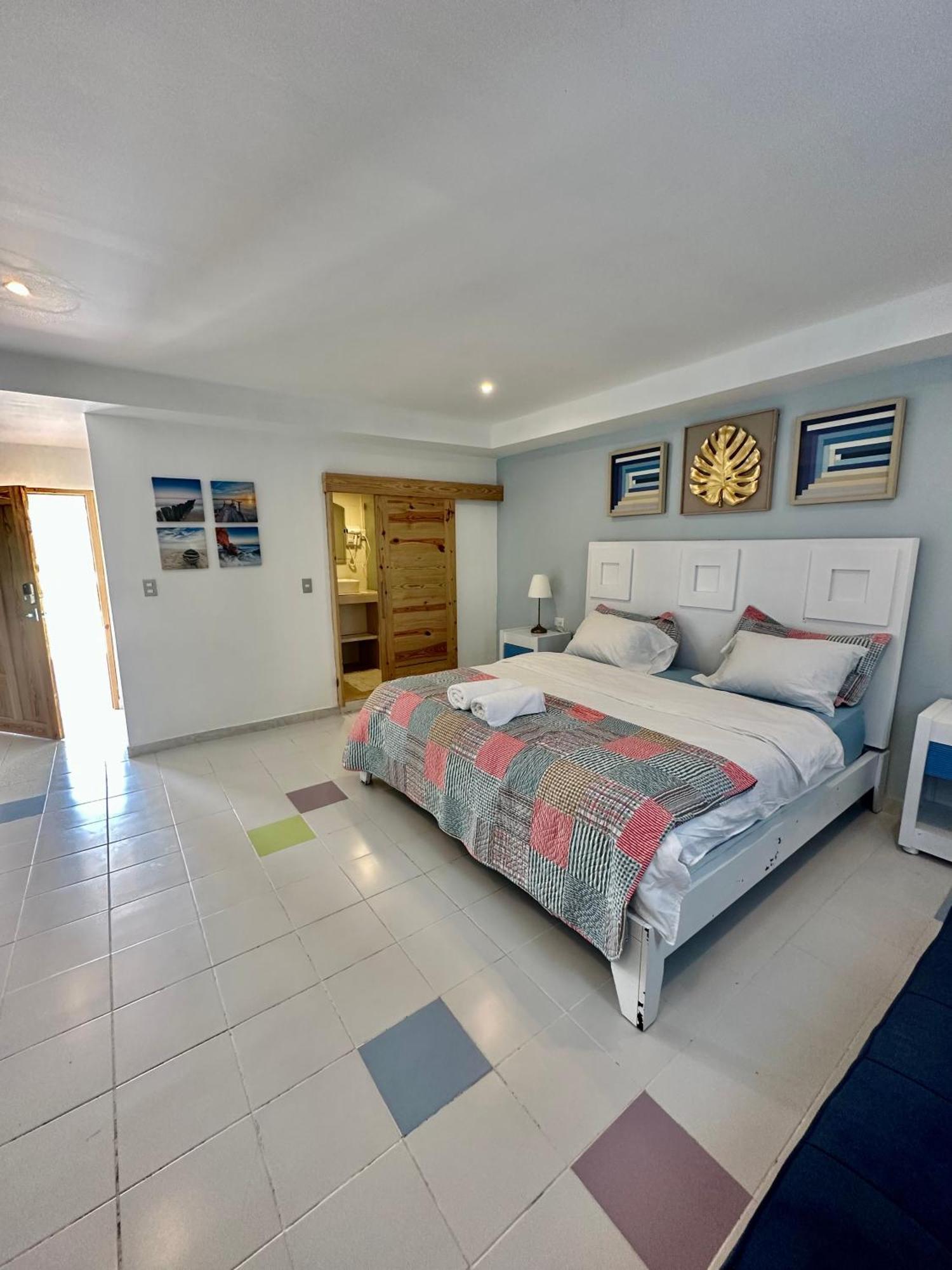 Noe 1 King Bedroon #7 Hotel