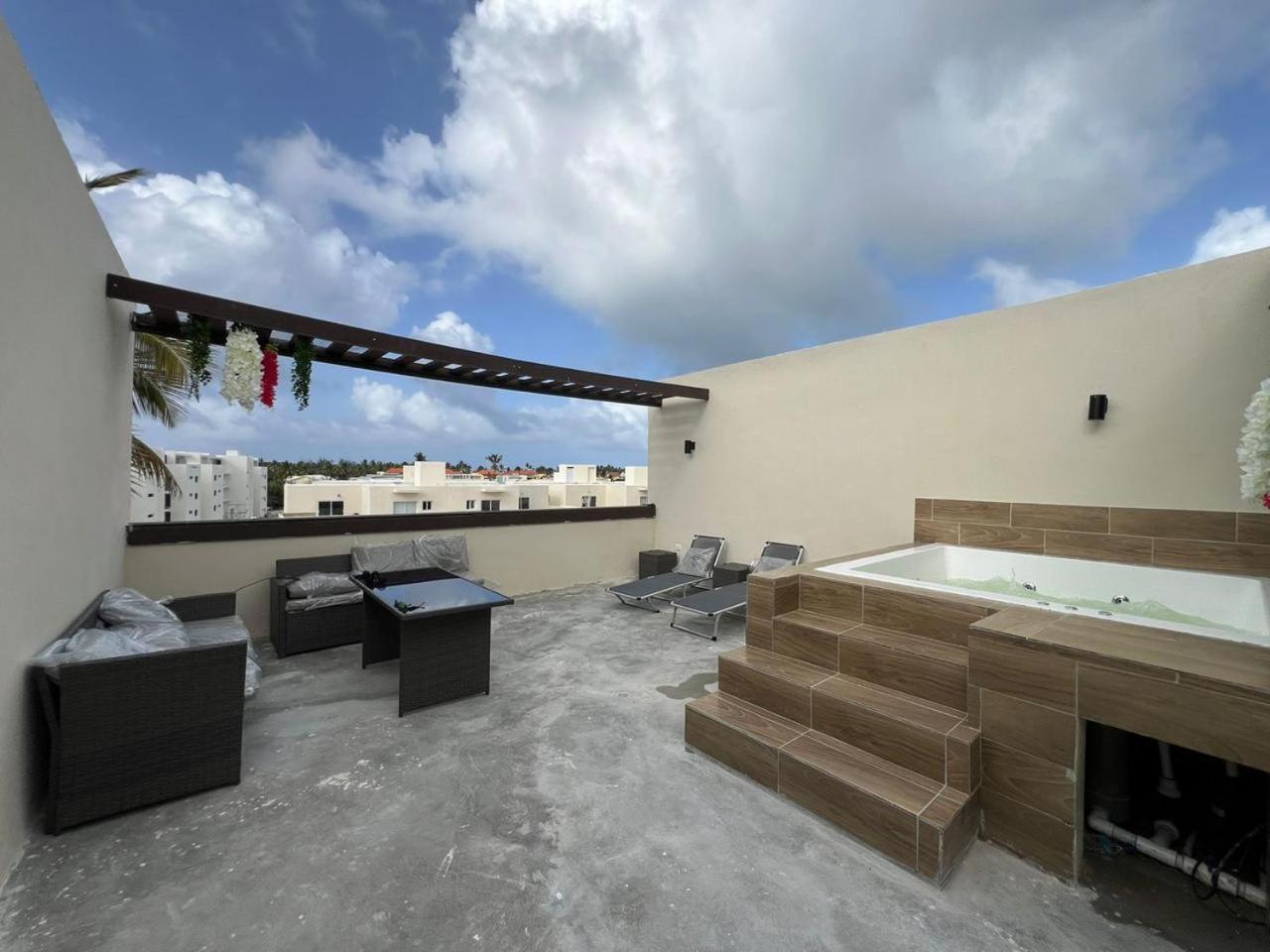 Apartamento A Solo 13 Minutos Caminando A Playa, 2 Niveles De 1 Con Jacuzzy Privado Punta Cana
