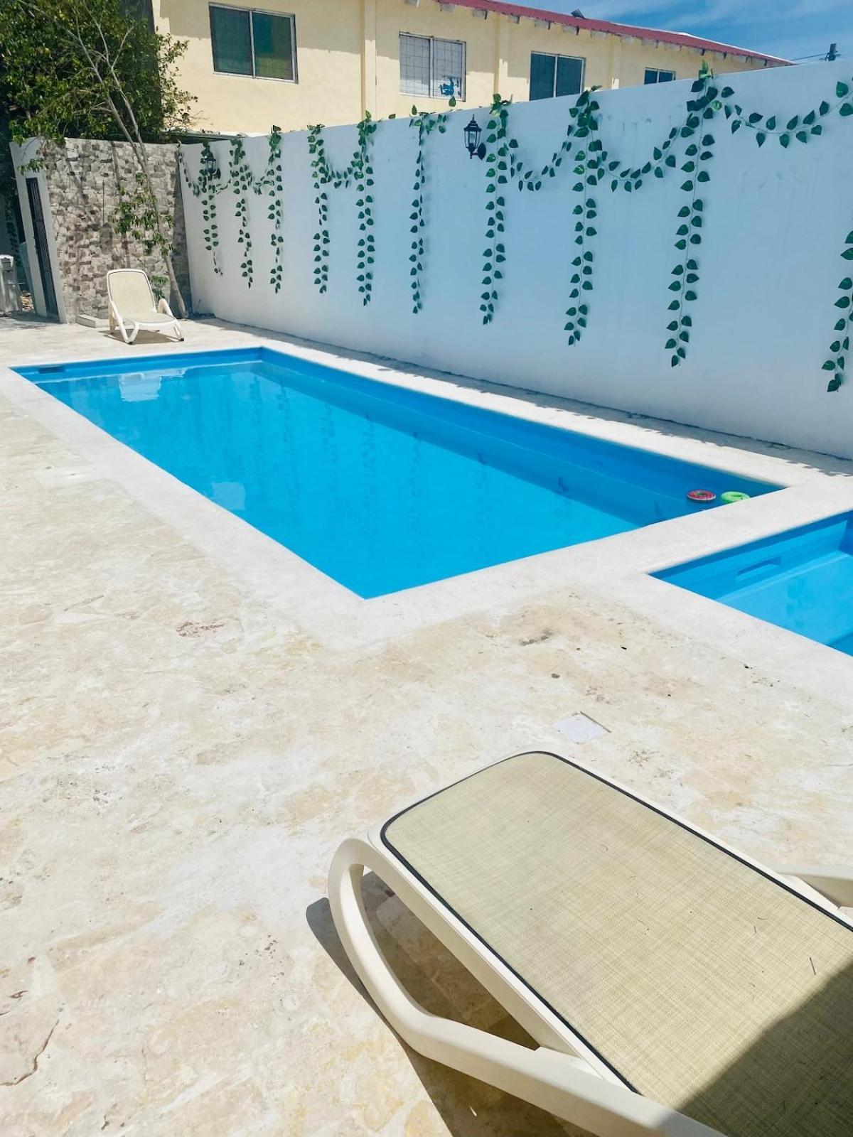 Dmm Con Piscina, Jacuzzi Y Gran Area En *