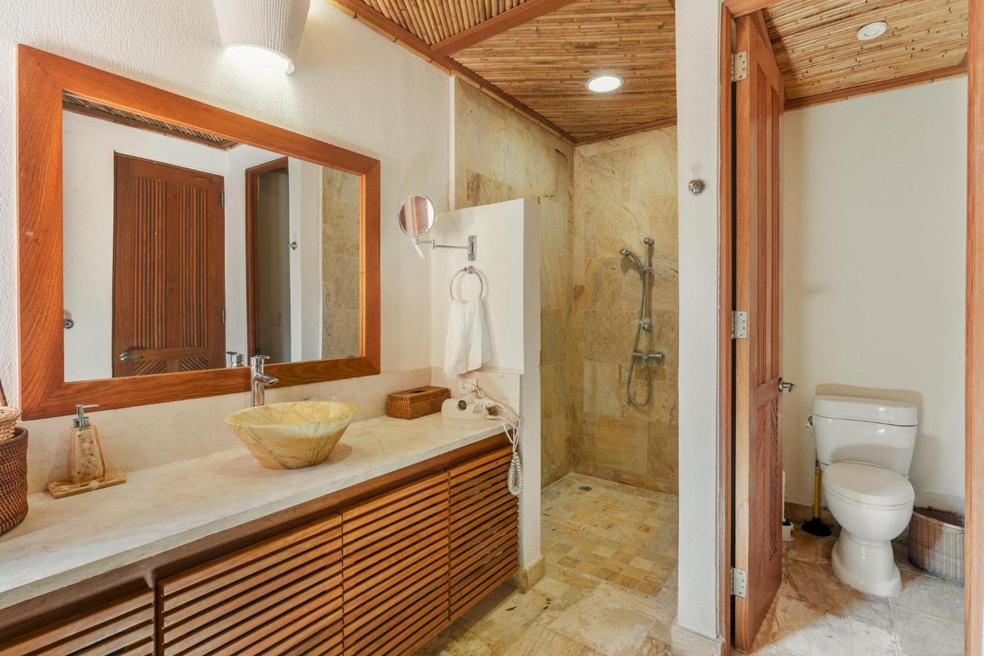 Caribbean With 2 Bedrooms And Pool *